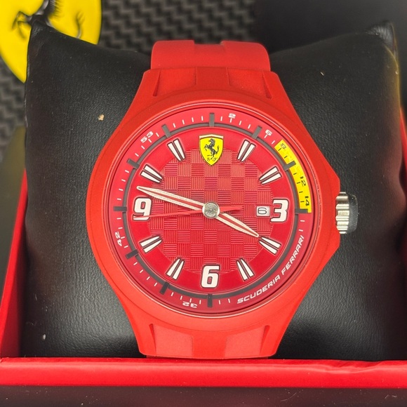 Scuderia Ferrari Pit Crew watch 44mm - Picture 2 of 6